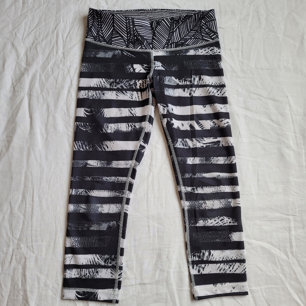 Sz 6 Lululemon Wunder Under Crop II *Full-On Luon
